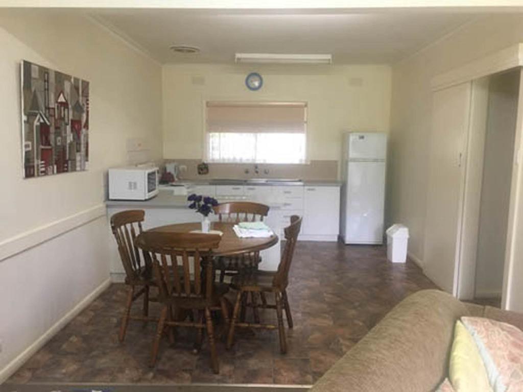 Ovensview On Riverside Bright Exterior foto